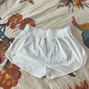 Lululemon HR 2.5” Hotty Hot Shorts